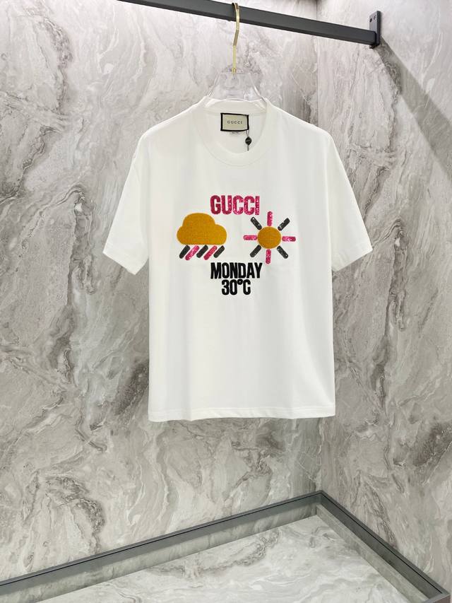 Qian Gucci 夏季新款短袖T恤，品牌特色的Logo植绒牙刷绣带珠片工艺，天气款系列全网独家首发 百搭款细节处理完美 克纯棉面料十分精致 原版面料 网红明