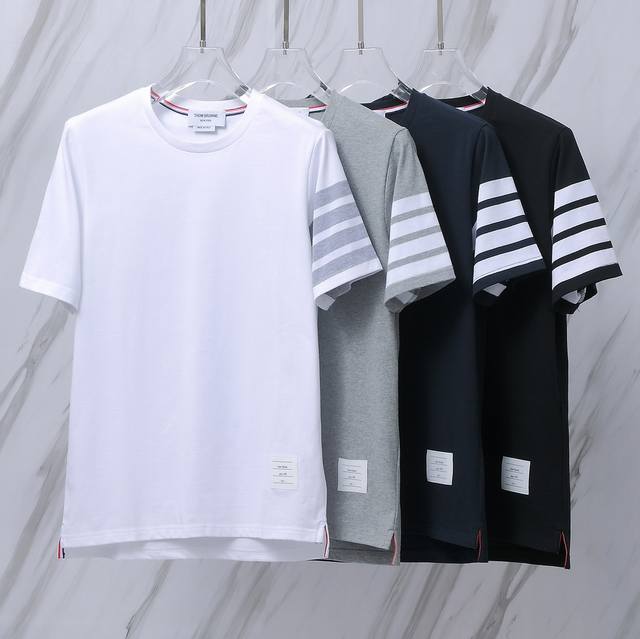 Tb 货号：T05 Tb纯棉平纹圆领色织四条杠T恤 Thom Browne 汤姆布朗 Tb纯棉平纹棉230克重色织圆领套头夏季短袖T恤 采用定制色织面料纯棉23