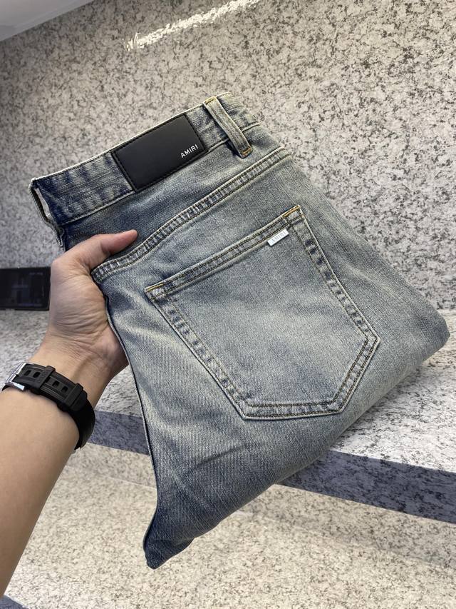 25年Amiri男士重工水洗补丁修身赤耳丹宁牛仔裤，最招牌的水洗系列，破而不露，破坏补丁泼墨，做法重工腔调正好，尺度完美，各种元素和谐且协调，腰头最新专柜皮牌装