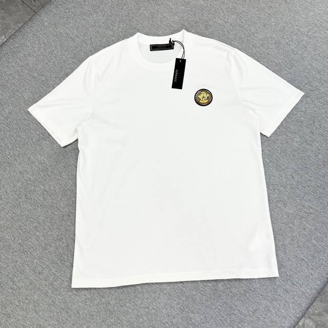 Vsc- 新品 美杜莎头像小章仔设计款 圆领短袖T恤 定制面料上身舒适 简约不简单 推荐 S-Xl