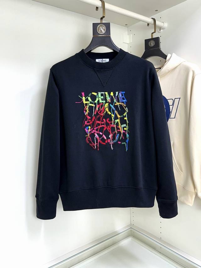 Loewe 罗意威 顶级长袖圆领卫衣 刺绣高级定制百搭款，意大利进口面料任何人都可以轻松驾驭 面料全订制工艺 胸前奢华经典品牌最新Logo设计，非常显档次懂货的