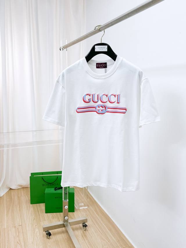市场有仿版认准工艺和面料 25Ss古家纯棉最新面料 最高版本 胸前Gucci字母发泡工艺经典标识图案Logo时尚简约潮流短袖，最顶级的品质专柜原单短袖，顶级制作