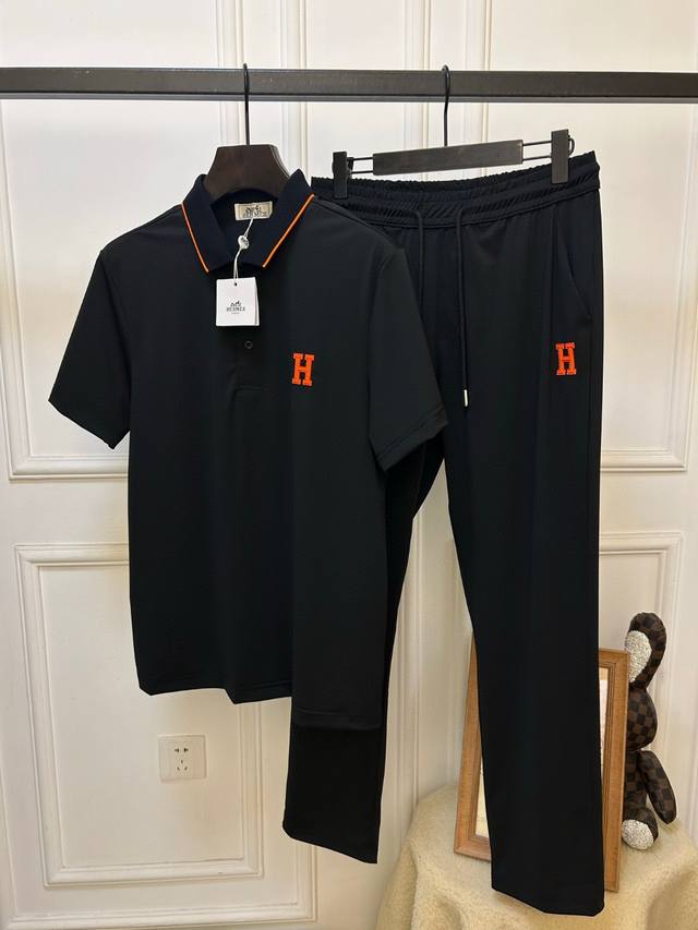 新品爱马仕Hermes速干套装Polot恤 ，裤子 春夏最新品套装，同步有售，时尚休闲运动系列，采用进口四面弹梭织面料，顶级经典Logo标志工艺图案，简单而不失