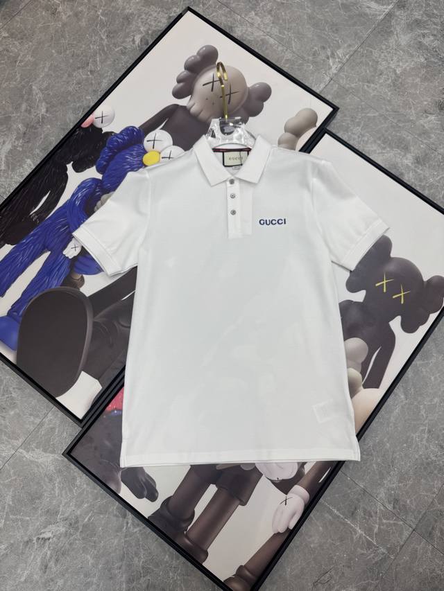 古驰 2025春夏新款首发专柜最新Polo衫 高端订制 设计前卫时尚！品牌Logo重工艺设计 高端定制 克高级丝光珠地面料.手感柔软.穿着舒适.专柜级别精致车线