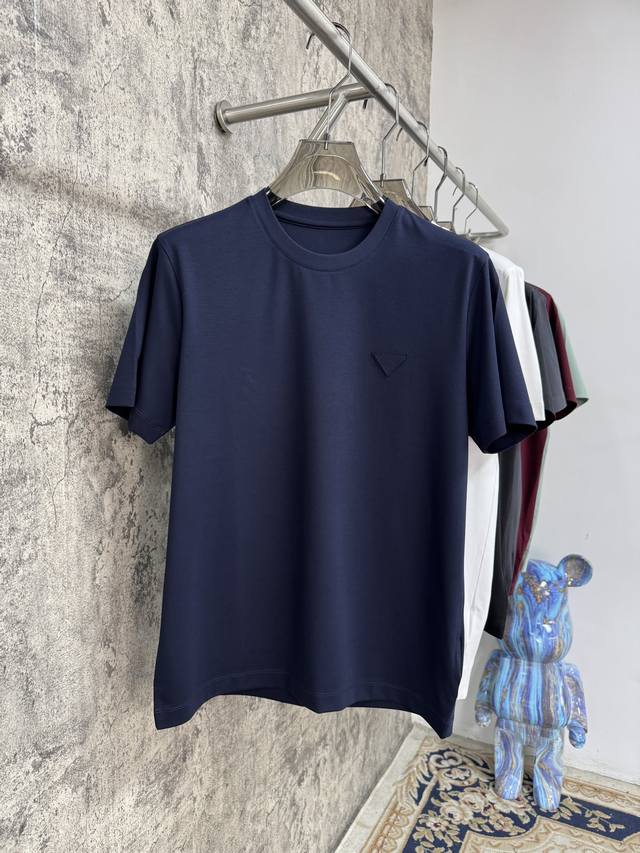 25Ss P家 春夏爆款来袭 精选桑蚕丝面料 纱线环保染色定型 面料上身柔软舒适 领子螺纹同步染色制造 底边采用半针挑角工艺 Logo材料植绒拉高有立体感 独家
