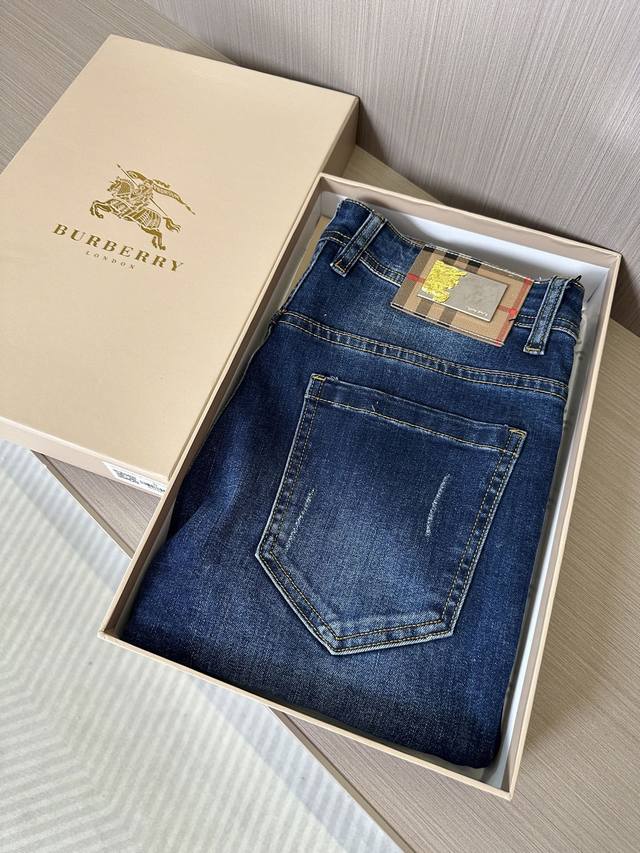 Bbr巴25Ss春夏新款牛仔裤 浅蓝色洗水 前幅品牌战马印花设计 潮流时尚单品 小直筒设计 时尚百搭 码数29-38 无35，37