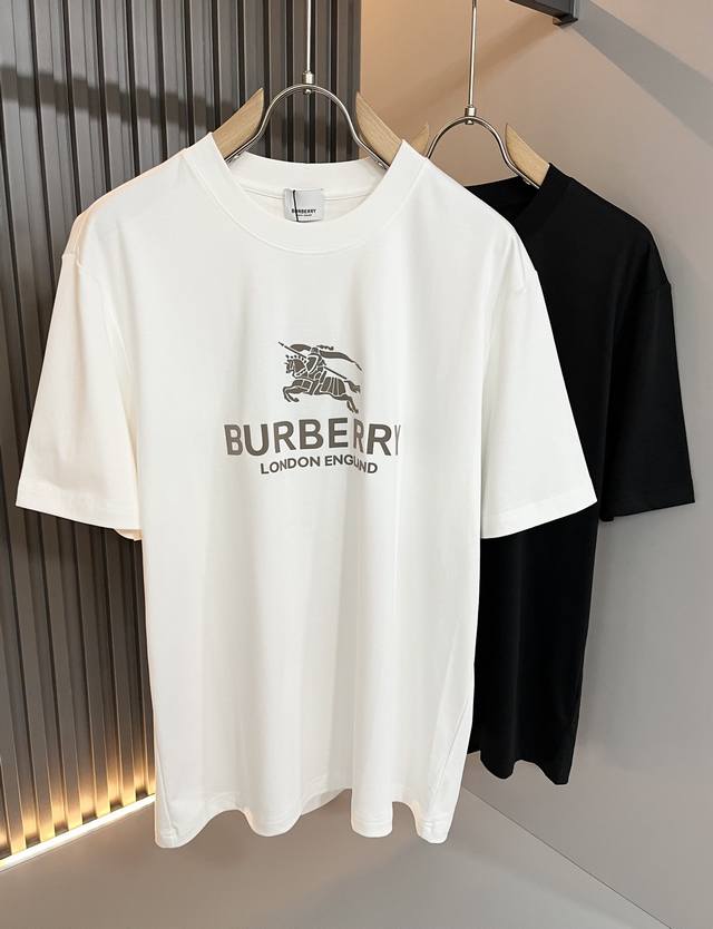 Burber*Y巴*莉2025春夏新品男女同款短袖T恤，重磅来袭，最近比较火热的环保纯棉面料制作而成，高端户外运动休闲系列，非常火热运动风潮！Bur最新研发的特