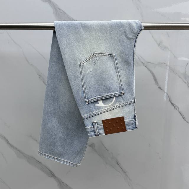 Vltn 华伦天奴 高端定制、2025早春最新款阔腿直筒牛仔裤 柜台同步发售 进口固色面料 原版定制复刻 客供五金辅料 原单品质 重工洗水 做工走线精细 上身绝