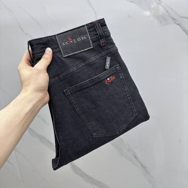 Kiton 高端定制、2025早春最新款牛仔裤 加厚加绒 柜台同步发售 进口固色面料 原版定制复刻 客供五金辅料 原单品质 重工洗水 做工走线精细 上身绝佳！优