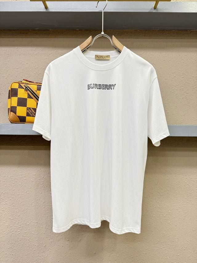 Burberry巴宝莉 2025官方春夏新款 专柜同步上市 男士翻领短袖Polo衫，高端主线系列，进口原版面料，质感一流，亲肤性极佳，触感丝滑细腻，时尚三扣开合