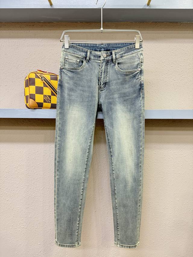 Burberry巴宝莉 原单牛仔裤 2025新品，原版牛仔裤 原版重工打造，品牌经典Logo设计，三标齐全！原版五金辅料。专柜定制牛仔面料，完全对版专柜，欢迎专