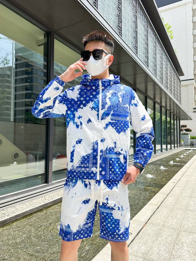 路易威登Lv 2025夏季防晒衣短裤套装，海外专柜同步 轻薄高品质面料奢华高级定制 任何人都可以轻松驾驭，客供进口聚纤维面料 手软舒适有型 吸汗透气 ，外贸公司