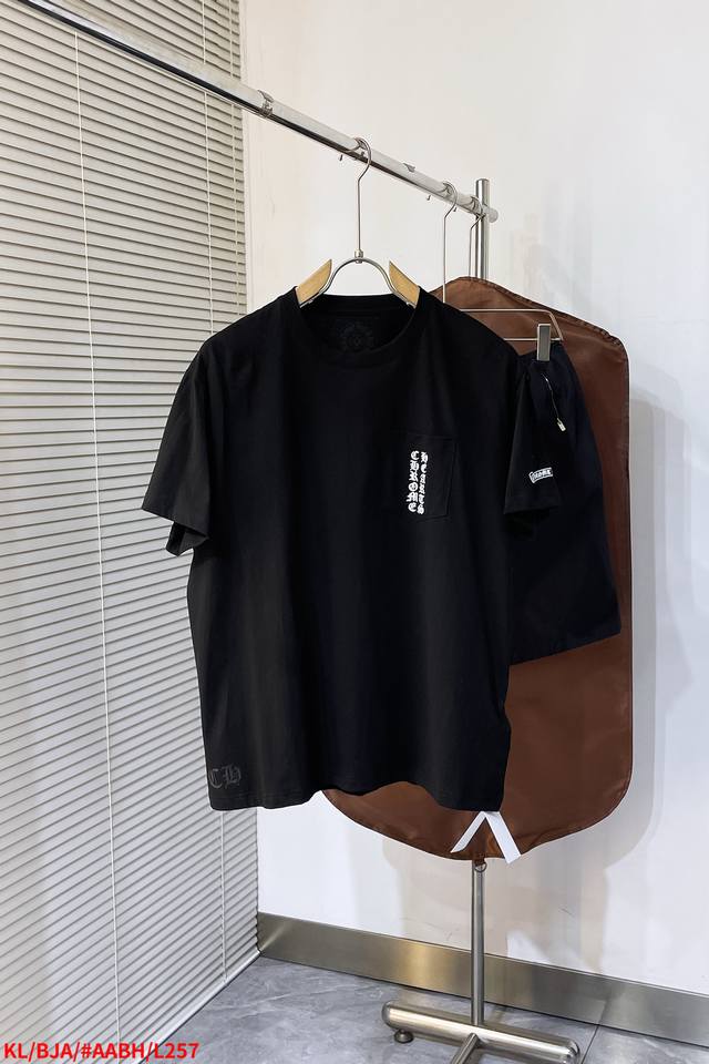 L257 Kl克罗心日本限定Tee 面料采用26织200克全棉材质 印花采用胶浆手工印花 定制辅料 面料舒适亲肤无异感， 定制定染面料，纺织密度高， 垂感佳，不