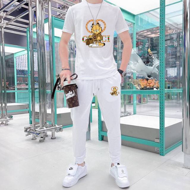 直 Gucci古奇 胖子福音 2025官网同款.世界知名奢侈品牌.夏季男士 双丝光 高品质货套装 采用进口原单面料 ，当季时尚潮流款，百搭爆款。简洁大方，精密的