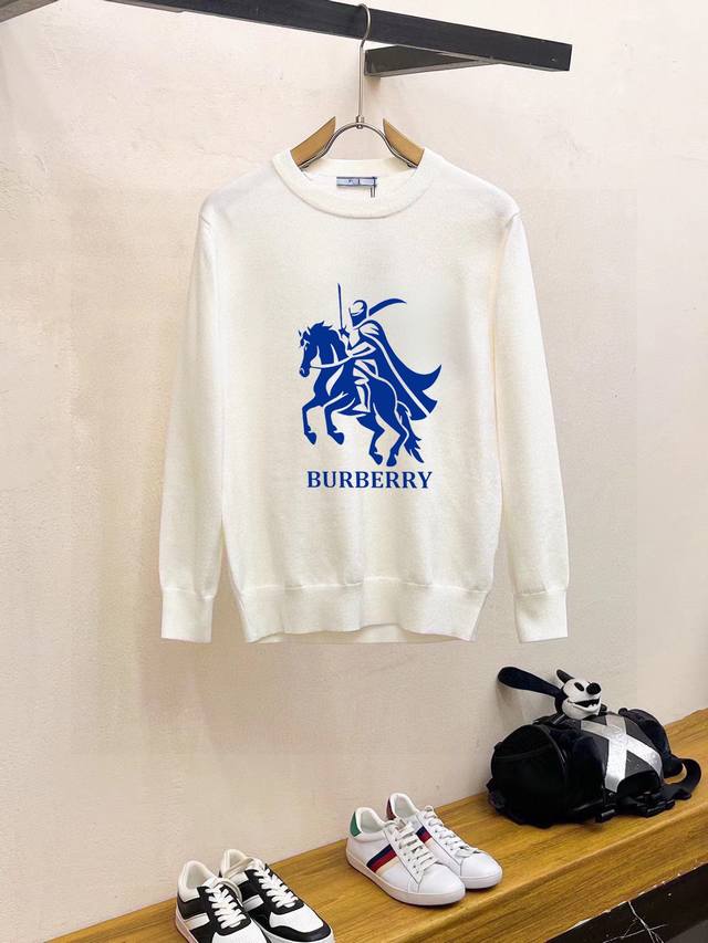 直 Burberry 巴宝莉 秋冬经典圆领套头羊毛衫，全品相！！！羊毛混纺面料，2025最新款 黄金比例！！修身款软黄金 百搭实用型的单品，搭配及实用性强大到天