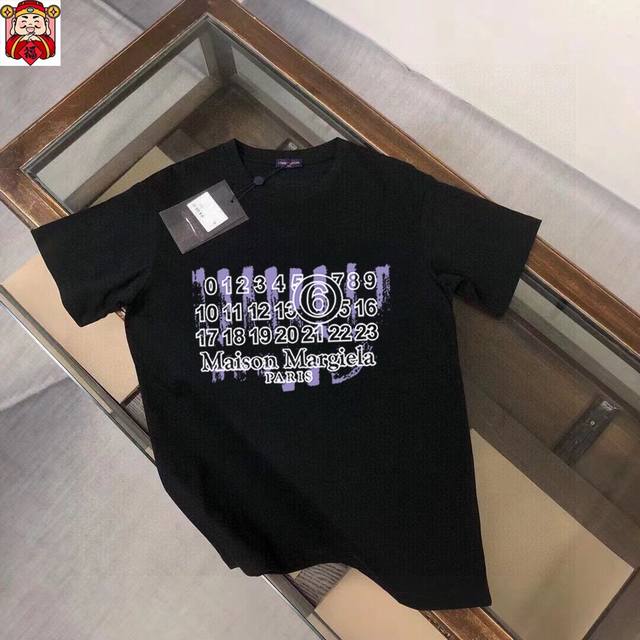 直 品牌 Mm6 胖子福音 原单男士休闲短袖T恤，2025春夏新品，定制胸前顶级Logo 工艺、搭配整件细节 品质及剪裁设计都堪称一流，定制进口丝光棉面料！型格