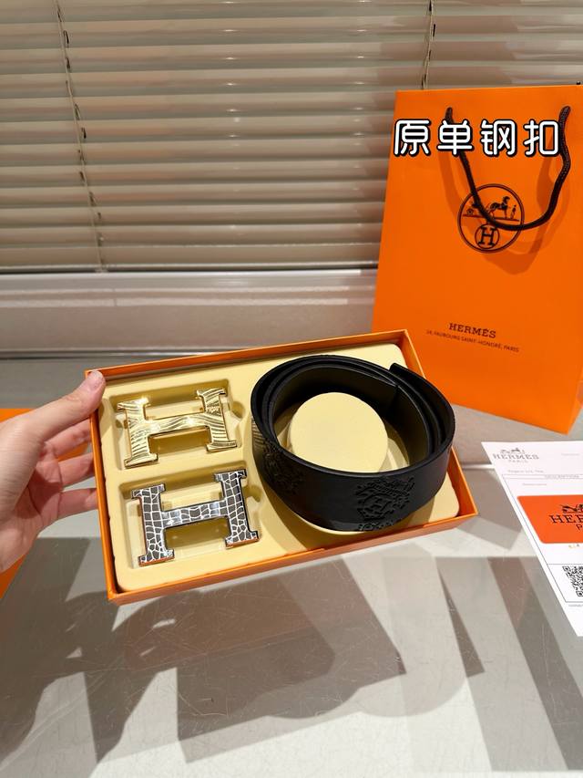 双头 钢扣 高版本！腰带爱马仕牛皮皮带～热门款 男女通用皮带里面最火的版本啦～质量很好 全套包装！五金绝对不褪色 皮带头和专柜一样的哦～ 配礼盒手提袋发票