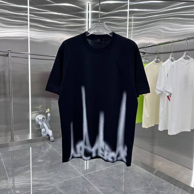 鸟牌 2025春夏新款 抽象油墨印花 经典款式 潮流必备 定制面料 上身超舒服 男女同款 S M L Xl Xxl 五个码 黑色 白色