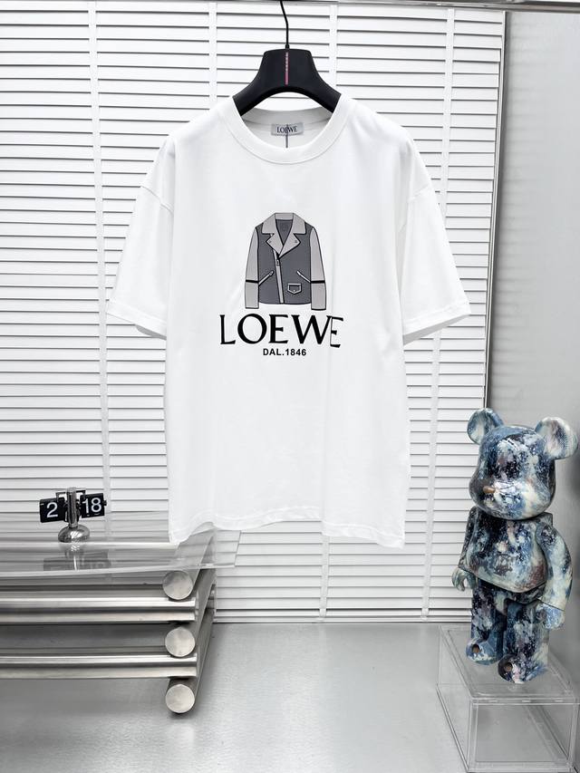 Loew*25Ss新款经典印花短袖，明星穿搭款，采用双纱纯棉280G，印花工艺，面料颜色定制定染，不缩水不退色。手感舒服，质感超强潮男潮女必备经典落肩阔版型，独