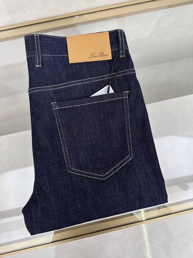 L P2540新春爆款新品 专柜有售 实体店极品牛仔裤专柜原版1:1好货，适合各个年龄段。市场最高版本的欧洲进口面料。舒适柔软亲肤，上身效果超级棒时尚百搭，笔挺