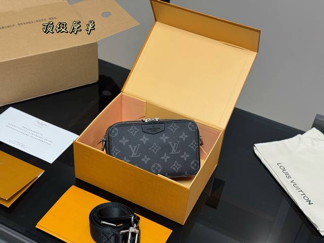 配折叠盒飞机盒 Size：18.12Cm Lv 男士相机包 25Ss 男神气质！