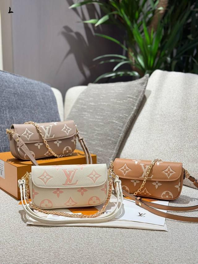 lv Ivy Wallet On Chain手袋取材Monogram帆布，灵感源自2000年代的Sacrecoleta手袋。全皮压花链条横款Woc小挎包Oo[握
