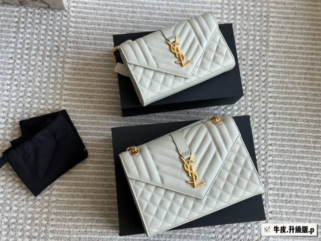 牛皮配盒 Size：24*17Cm 中号 21*13Cm 小号 圣罗兰Ysl鱼子酱信封包 Lenvelope 信封包 经典包包推荐哦！ 特别适合夏天的一款哦亲！