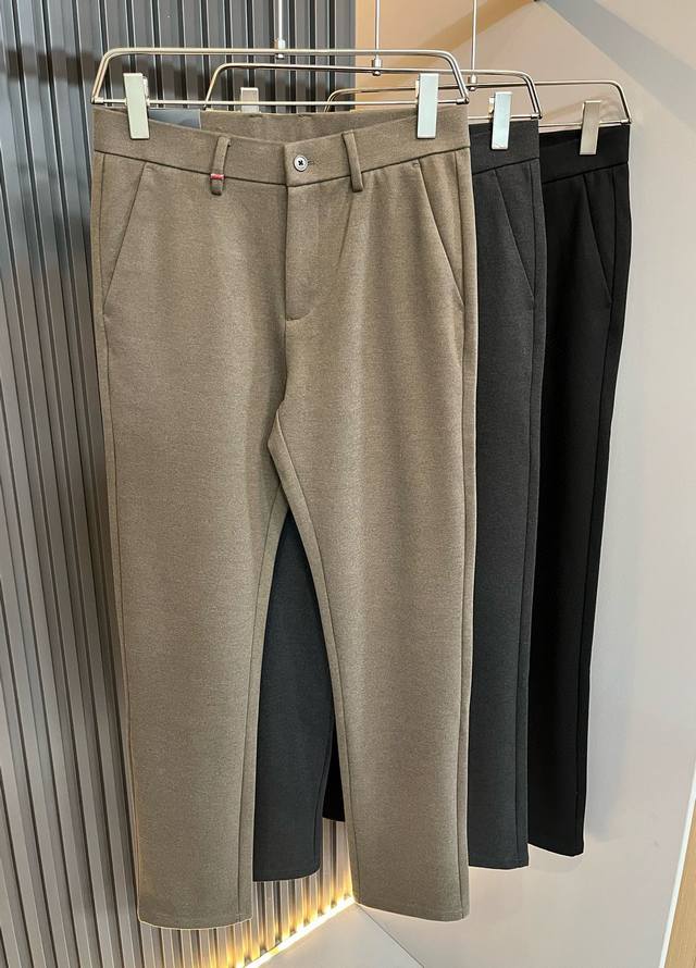 Kiton 2025秋冬新款羊绒西裤，男士经典商务休闲基础长裤西裤！贸易公司渠道稀出，领先官网发售！设计值与实穿性均在线的一款裤装，兼顾时尚感的同时，绝对算得上