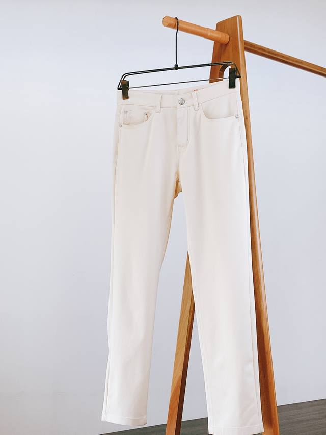 Loropiana L. P2580Ss春夏新品 男士时尚休闲裤，臻选优质面料打造，贴身舒适，独特设计，缔造简约线条感，版型不挑人，客供五金装饰辅料，精工密针刺