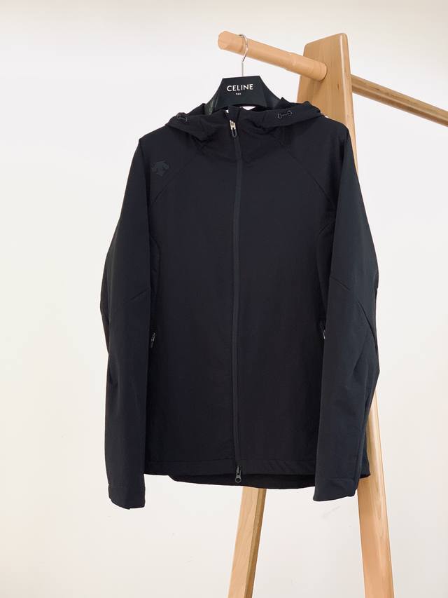 Descente 迪桑特 Training系列上新 男女款梭织上衣连帽运动外套轻薄夹克 ！！ Product Description 商品描述 设计理念 Tra