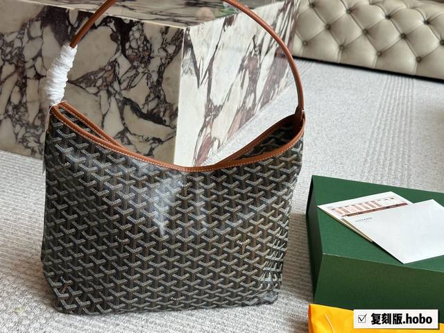 复刻版 折叠盒 Size：45*28Cm 戈雅 新品Hobo腋下包 皮料 皮料 做工都升级哦！ 从头到尾全部都是客订哦！ Hobo太适合通勤啦！ 搜索戈雅 购物