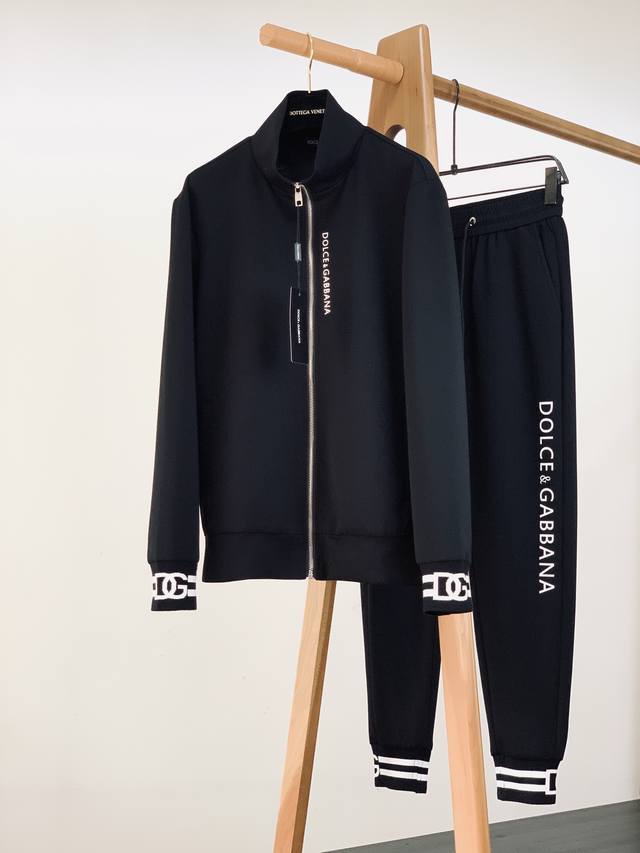 Dolce&Gabbana 杜嘉班纳 2025Ss早春新品 运动休闲套装，进口定制面料打造，舒适透气，质地超赞，客供五金辅料，运动休闲于一身，无可挑剔的一流设计