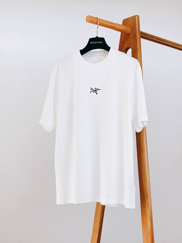 Arcteryx 始祖鸟 2025Ss春夏新品 小众设计师 行走的艺术品 大鸟刺绣T恤 帅气清爽的设计。。让人第一眼就陷入你的魅力，满满的设计感 上身非常显气质