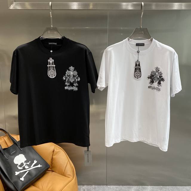 克家 克罗心短袖 暗黑印花的个性魅力！背后的白色印花图案更是吸睛。复杂又精致的十字架造型，搭配下方独特的文字标识，满满的暗黑风格，个性十足，S-Xxl 隔天