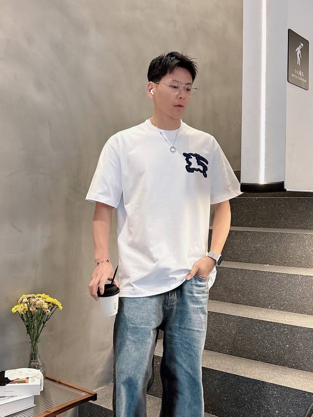 Bur 官网同款 官网同款 官网同款 重磅推荐！2025Ss夏装新品 专柜在售 最新系列图案Logo短袖T恤 必须人手一件的节奏！进口顶极精梳棉面料，极为亲肤舒