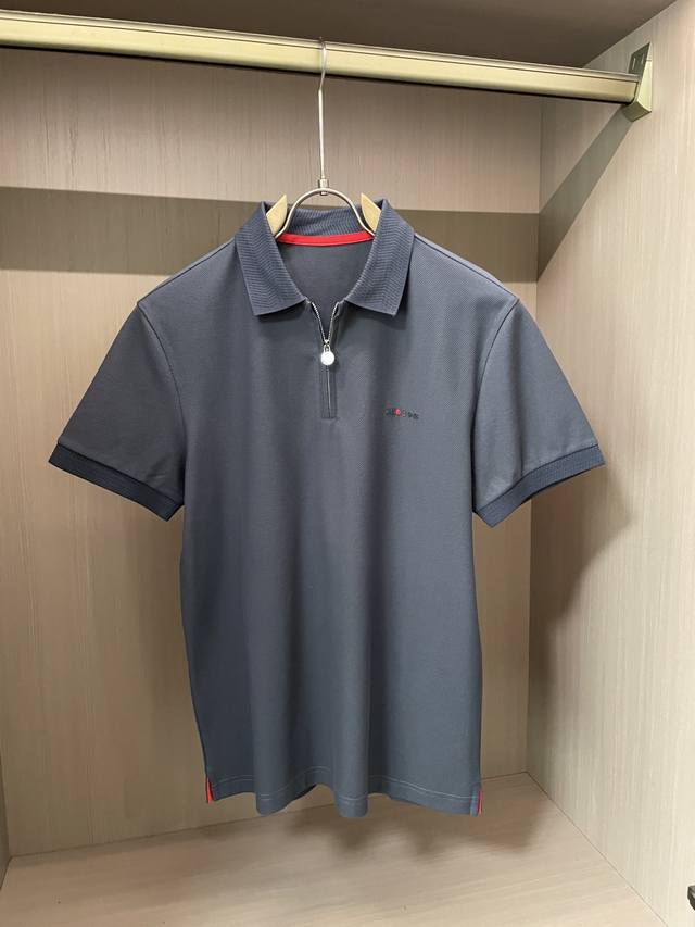Kiton 2025春夏 官网同步 熟男 轻熟男 最爱款式 经典大气百搭商务休闲Polo领T恤 采用进口双丝光珠地棉面料 舒适透气 质感细腻 超柔软亲肤触感！翻