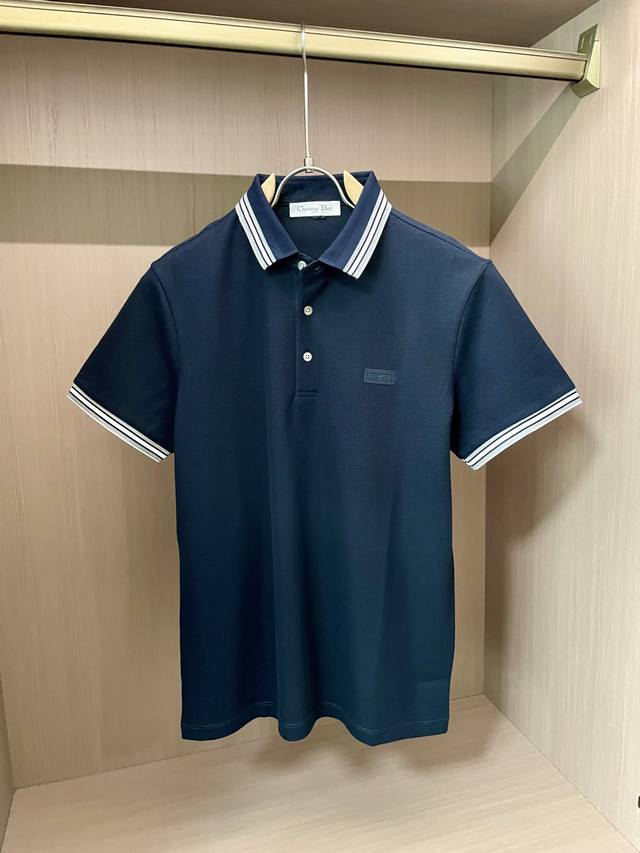 Dior 2025春夏 官网同步 熟男 轻熟男 最爱款式 经典大气百搭商务休闲Polo领T恤 采用进口双丝光珠地棉面料 舒适透气 质感细腻 超柔软亲肤触感！翻领