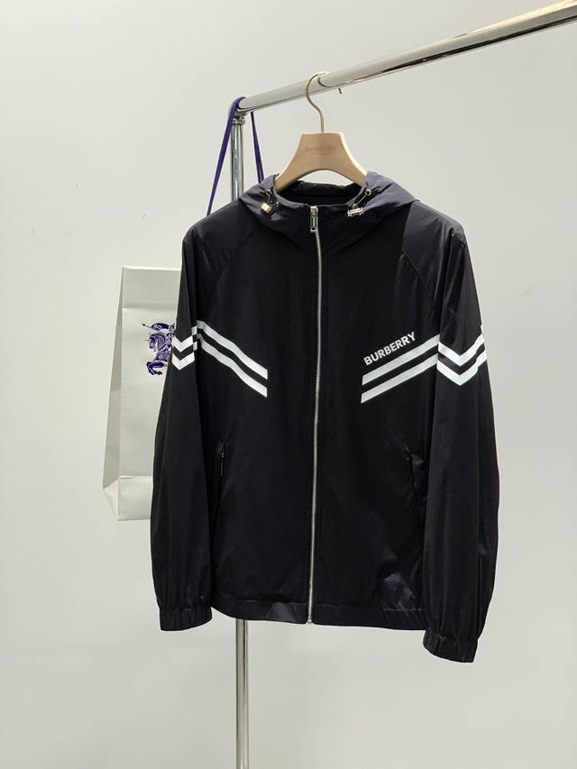 Burberry 巴宝莉，2025春季最新品，专柜同步有售，原单狠货，时尚休闲连帽外套，进口原版面料，上身舒适透气，顶级印花字母图案装饰Logo，原版五金辅料装