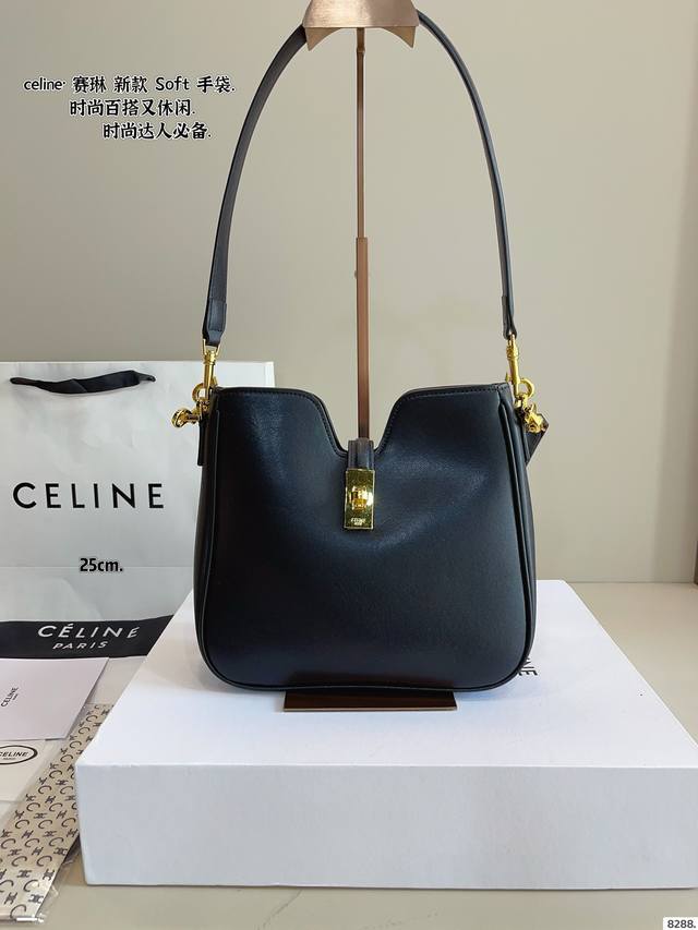 配礼盒. 赛琳Celine 凯旋门腋下包 越看越顺眼～越背越貌美～ 有了凯旋门金扣的点缀，视觉上的重点更加有精致迷人的浪漫也泰讨巧了叭~尺寸：35*7*29 2