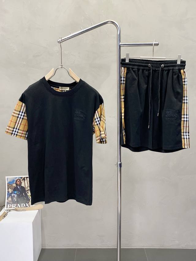 Burberry巴宝莉独家专供春夏新款专柜同款套装，透气舒适休闲！高级感满满！细节精致高档，做工无可挑剔！原版高端面料很显高级！面料柔软细腻舒适 吸湿速干透气，