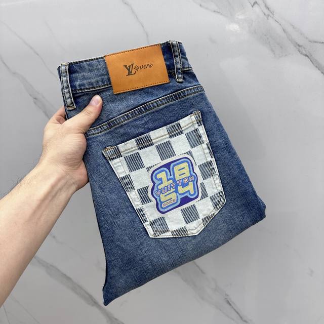 LV 路易威登 高端定制、2025早春最新款牛仔裤 柜台同步发售 原版定制复刻 客供五金辅料 原单品质 进口牛仔面料重工洗水 精品皮牌 做工走线精细 上身绝佳！
