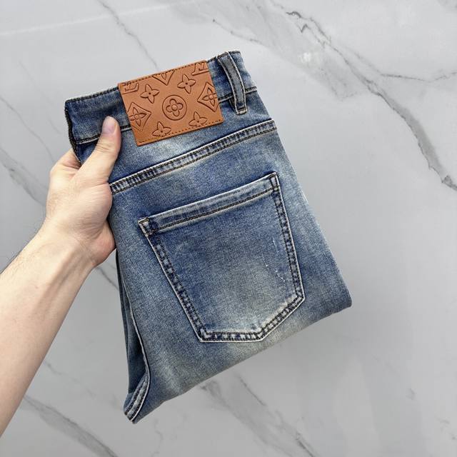 Louis Vuitton 路易威登 高端定制、2025早春最新款牛仔裤 柜台同步发售 原版定制复刻 客供五金辅料 原单品质 进口牛仔面料高弹力 重工洗水 做工