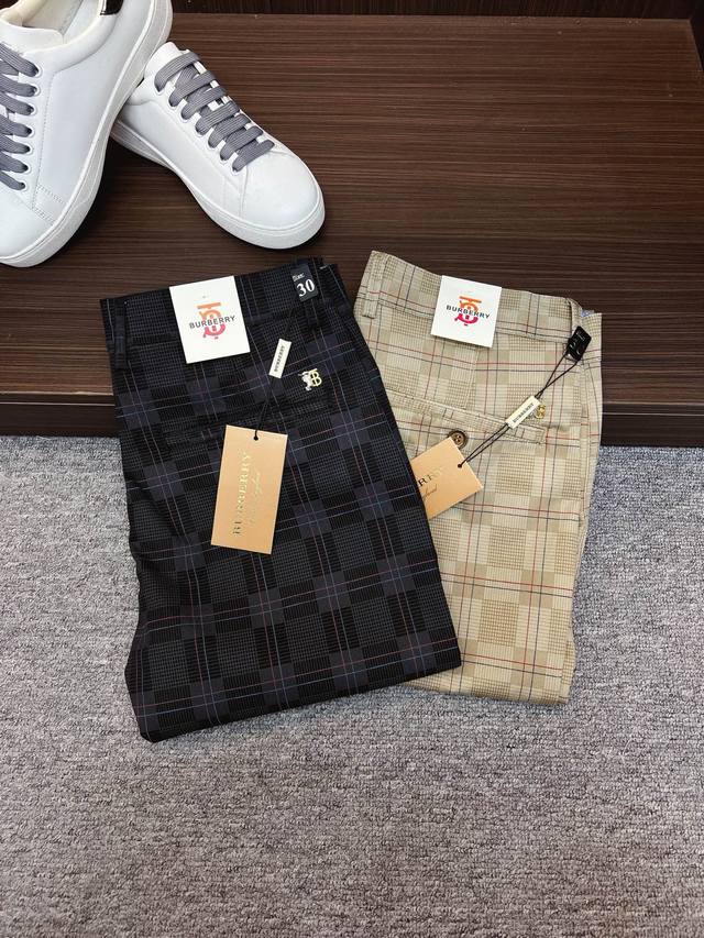 巴宝莉 新款来袭2660春夏新款新品 专柜有售 实体店极品休闲裤专柜原版1:1好货，适合各个年龄段。市场最高版本的欧洲进口面料。舒适柔软亲肤，上身效果超级棒时尚