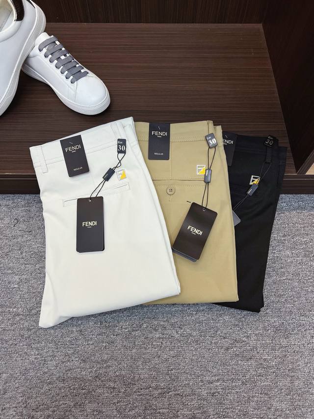 芬迪 新款来袭2660春夏新款新品 专柜有售 实体店极品休闲裤专柜原版1:1好货，适合各个年龄段。市场最高版本的欧洲进口面料。舒适柔软亲肤，上身效果超级棒时尚百