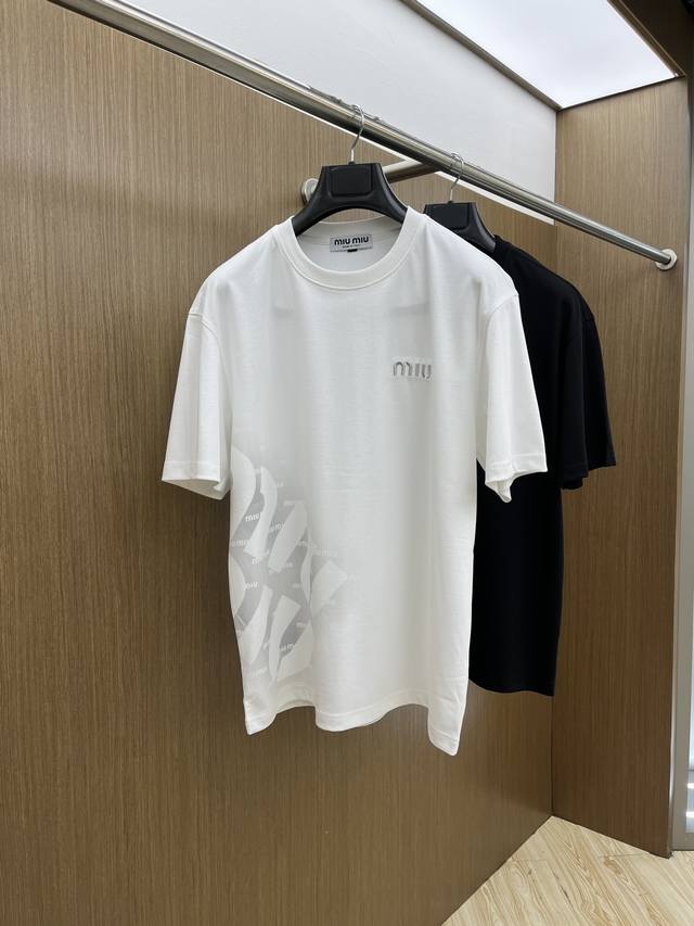 Miu Ss春夏独家专供新款原单男士休闲短袖 高端定制 高端版本 时尚百搭爆款进口定制新疆长绒棉面料 手感超柔软细腻 穿着亲肤舒适 高端精品 代工厂P精细做工