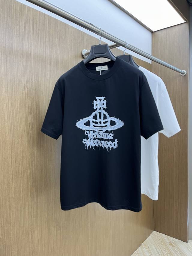 Vw 独家首发 2025早春最新品，专柜同步有售，原单狠货，时尚休闲圆领短袖T恤，上身舒适！吸睛而有亮点，采用进口原版面料，顶级印花刺绣工艺字母图案Logo，简