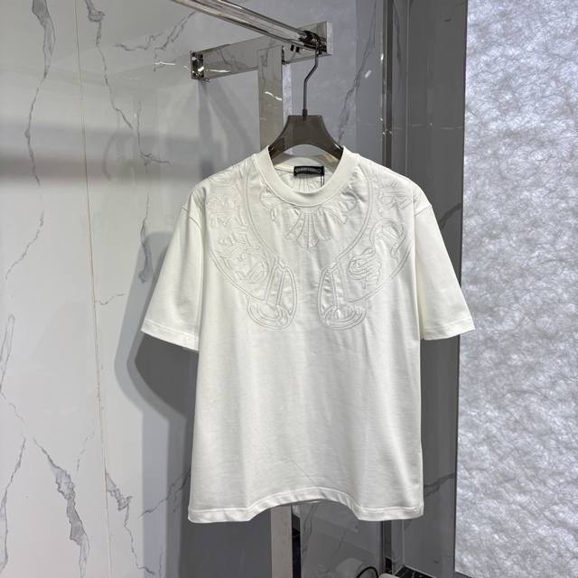 克*心新款前后刺绣短袖T恤 颜色:黑，白 码数:M~3Xl