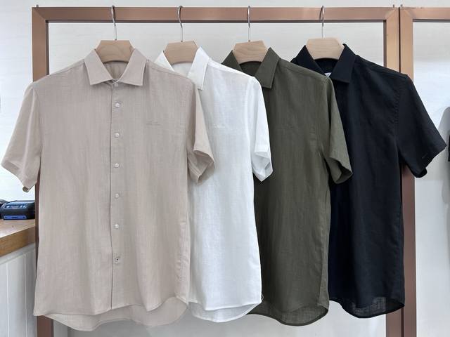 Loro Piana Ss25 春夏男装 码数 M-3Xl 颜色 :卡其色，白色，绿色，黑色 春夏新品亚麻质地系列时尚商务休闲百搭男士短袖衬衣，采用优质100%