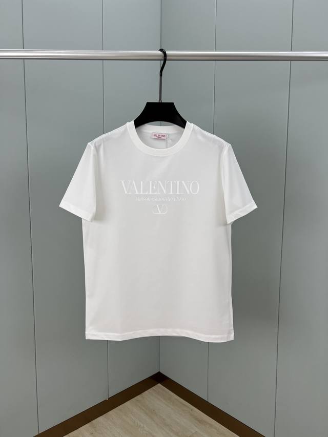 Valention.华伦天奴 春夏新品同布色品牌全字母Logo立体印花标识短袖T恤，采用定制80支双股丝光棉面料；黑色 白色 S～Xxxl 可定制4Xl、5Xl