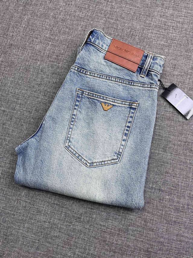 Emporio Armani 阿玛尼男士牛仔裤，贸易公司渠道货，高端重磅级代工真品，品相一流，业界极为罕见的牛掰货，极具代表性的经典Skinny Fit修身剪裁